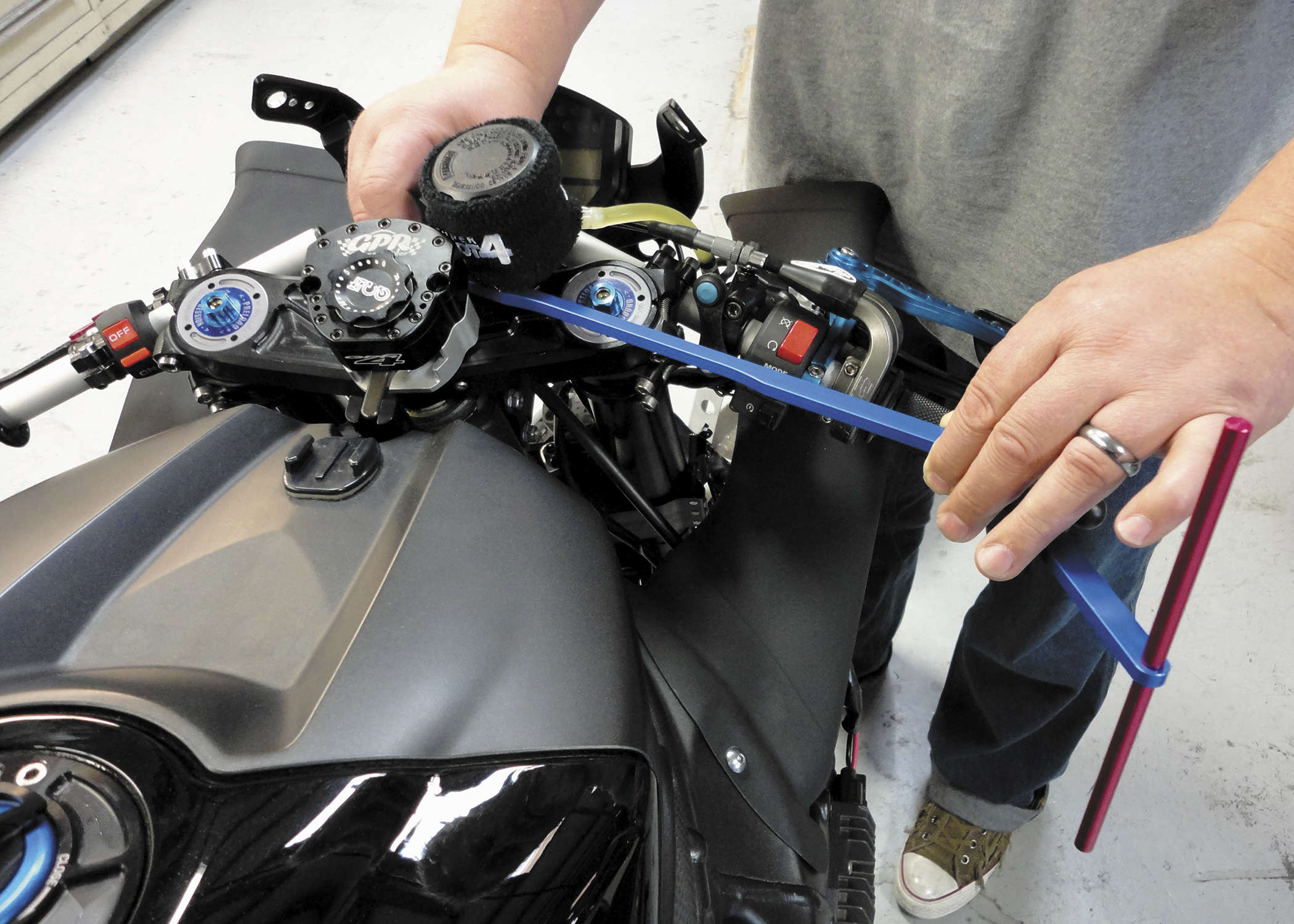 Clip-On Handlebar Alignment Tool - Image 3