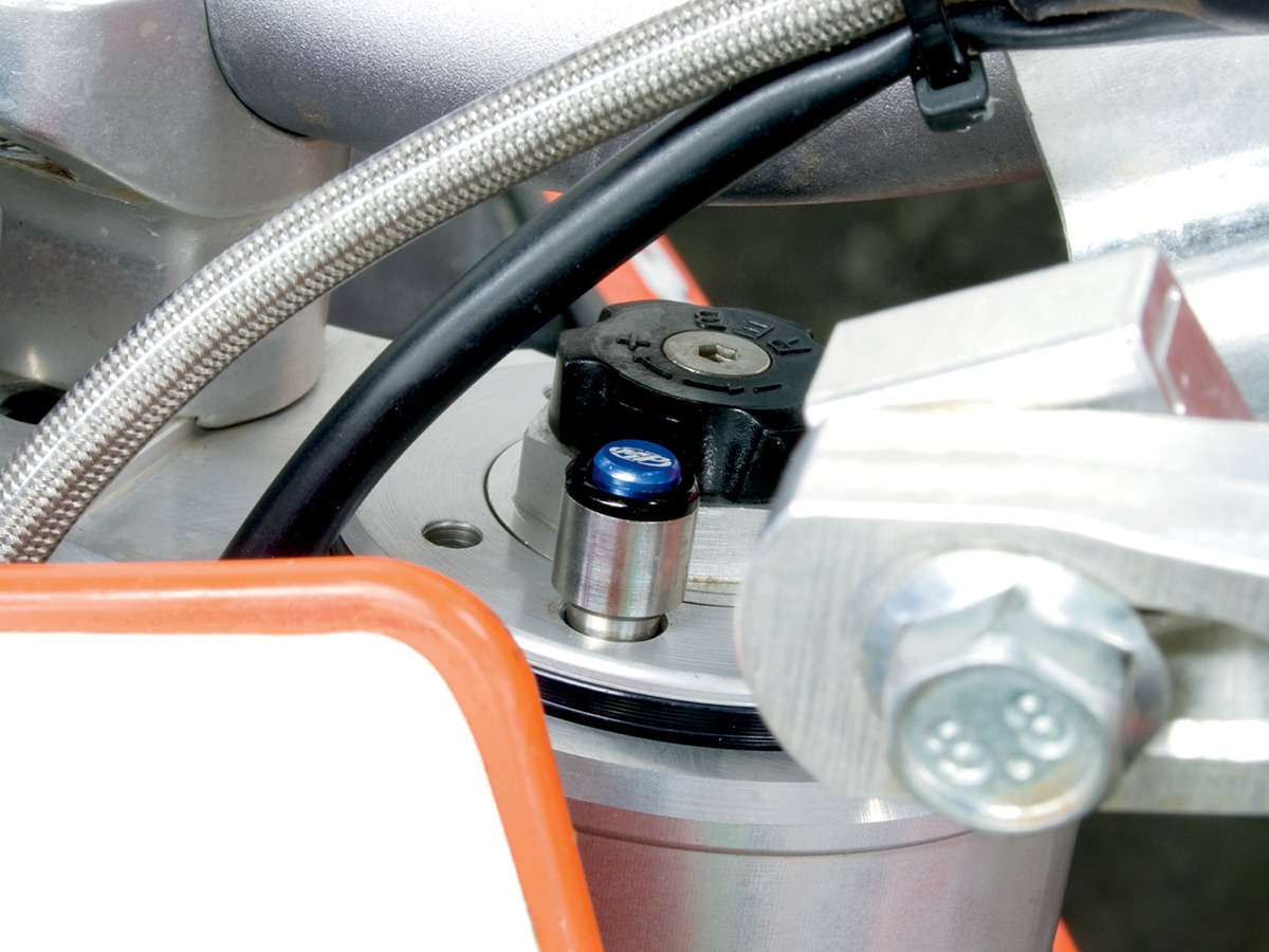 Micro Bleeder Fork Air Bleed Valve Set - M4x0.7 - Image 3