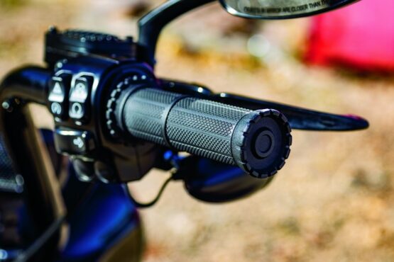 Kuryakyn Riot Grips Throttle-By-Wire Satin Black for 1" Bars - Image 2