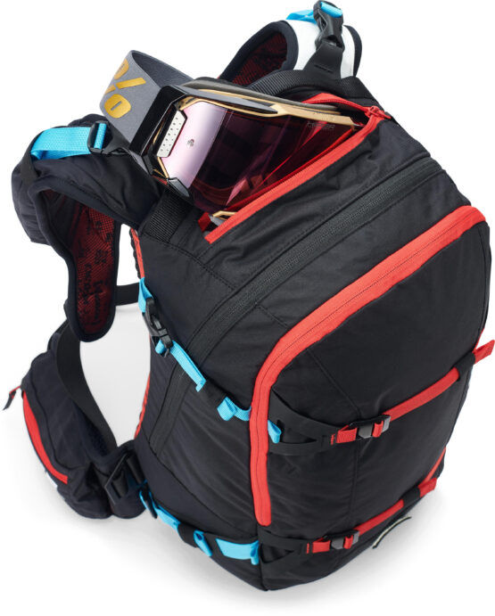 USWE POW Winter Protector Pack 16L - Carbon Black - Image 3