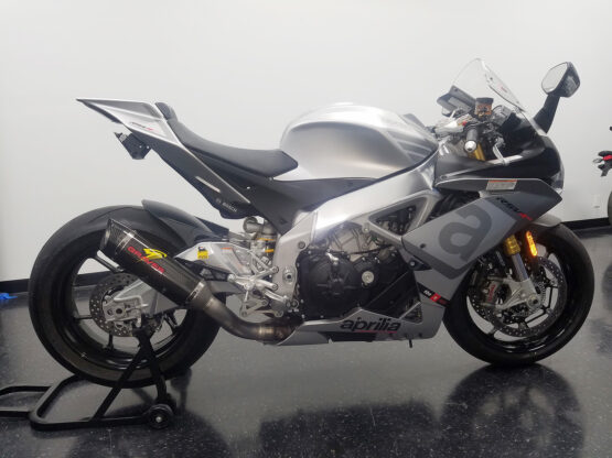 Graves Carbon Fiber 3/4 Slip-On Exhaust Black Fits 17-20 Aprilia RSV4 - Image 3