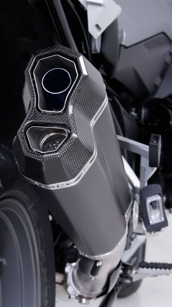 REMUS 8 Slip On Exhaust Stainless Steel - Black - Image 3